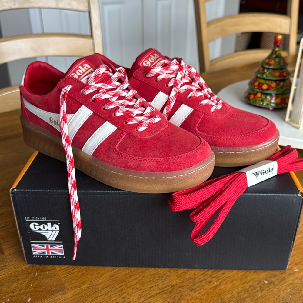 New in Box Women’s Gola Grandslam Suede Cherry Size 9